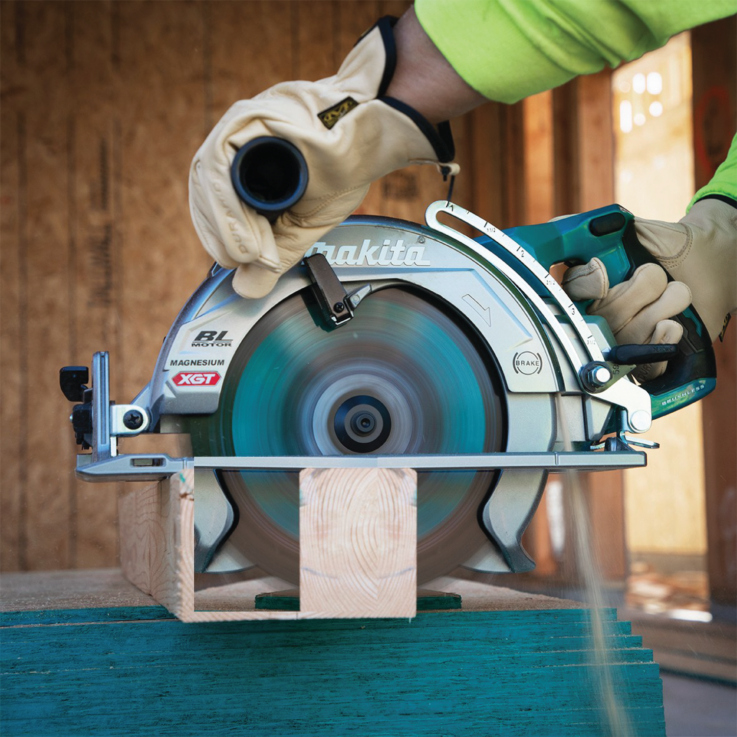 Cordless Rear Handle Circular Saw (185mm) (40V XGT) RS002GT101